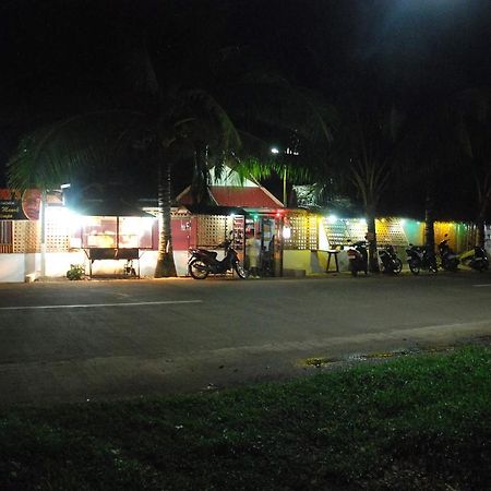 Bohemian Hostel Panglao Exterior photo
